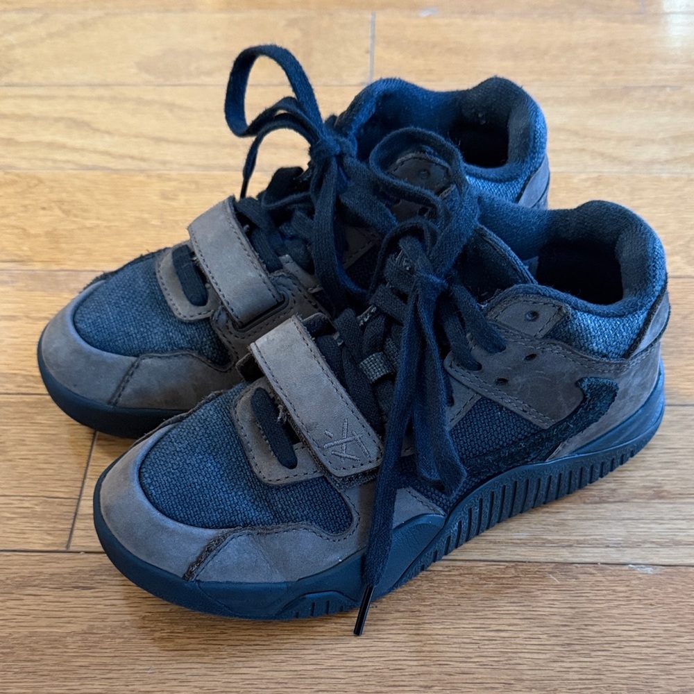 Kids Nike CG-1 Travis Scott Sneakers
